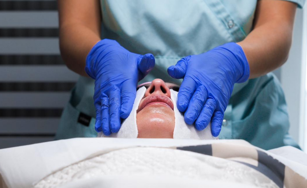 Soin du visage en cabine chez IYA Institut